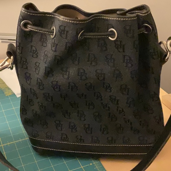 Dooney & Bourke Black Bucket Bag - EUC - Picture 2 of 10